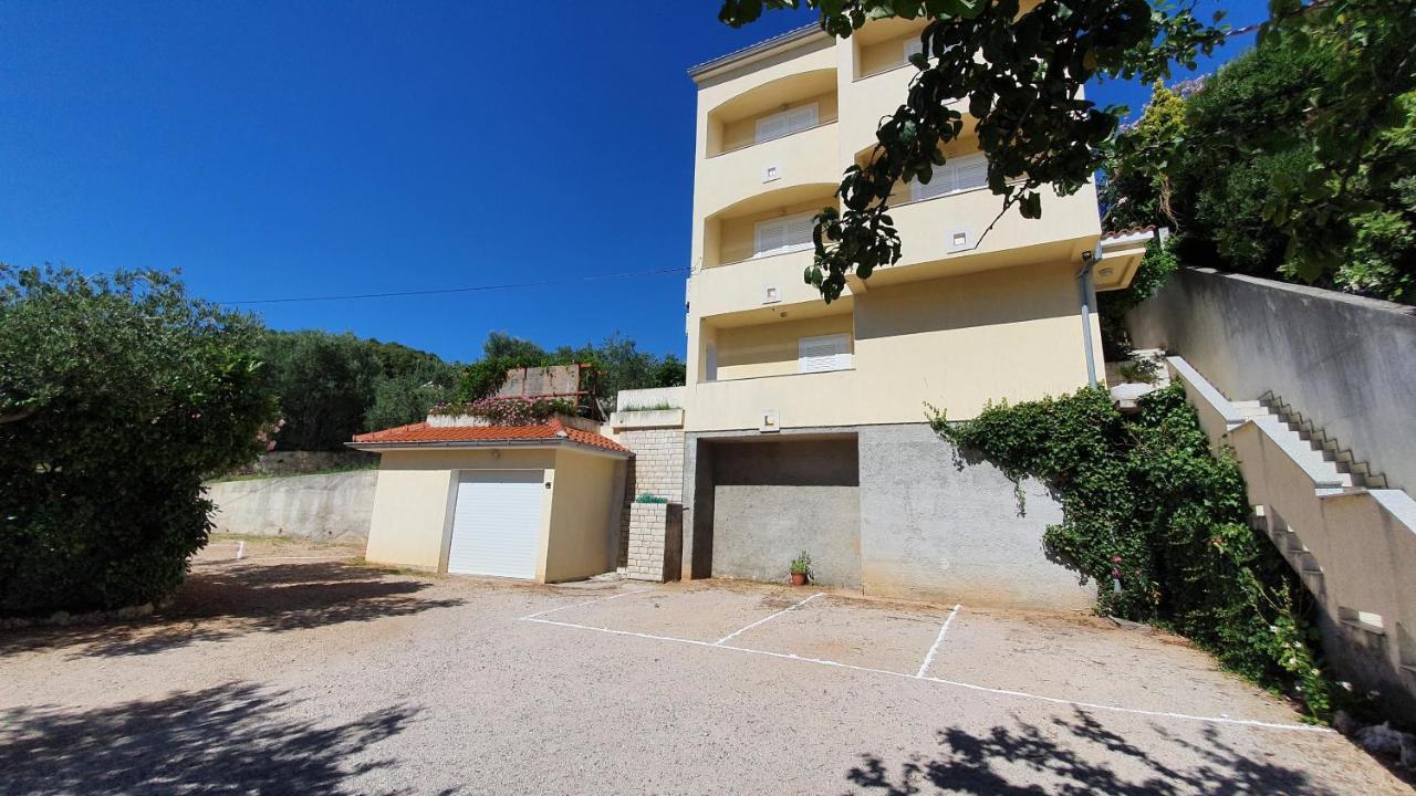 Apartments Maricic Banjol Exterior photo